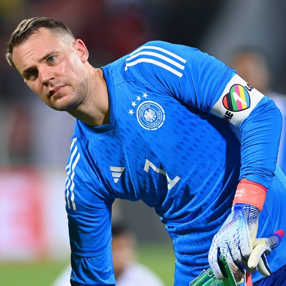 FUSSBALL WM 2022 Testspiel im Oman 16.11.2022 Oman - Deutschland Torwart Manuel Neuer Deutschland mit One Love-Binde *** FOOTBALL World Cup 2022 test match in Oman 16 11 2022 Oman Germany goalkeeper M ...