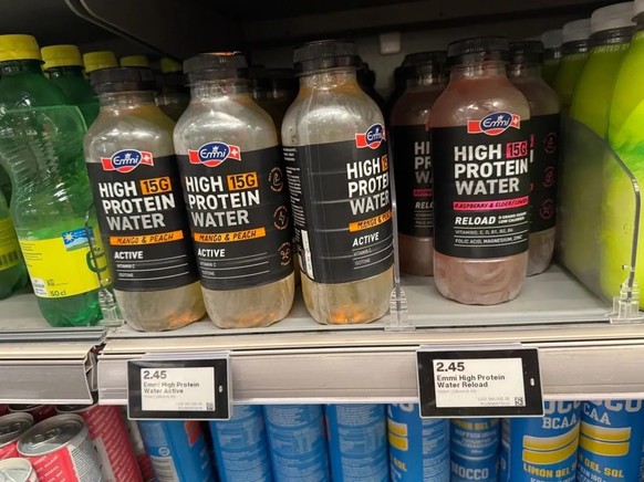Neu in den Schweizer Supermarkt-Regalen erhältlich: das Protein-Wasser von Emmi.