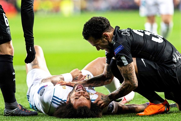 epa06525579 Paris Saint-Germain&#039;s Dani Alves (R) looks after Real Madrid&#039;s Marcelo (L) during the UEFA Champions League round of 16, first leg soccer match between Real Madrid and Paris Sain ...