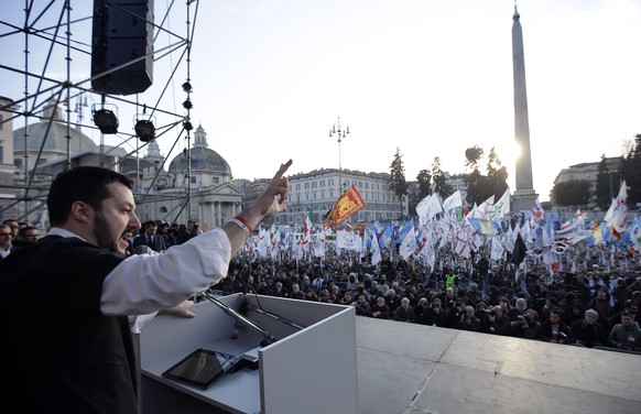 Lega-Nord-Präsident Matte Salvini spricht zu Anhängern während einer Kundgebung in Rom.&nbsp;