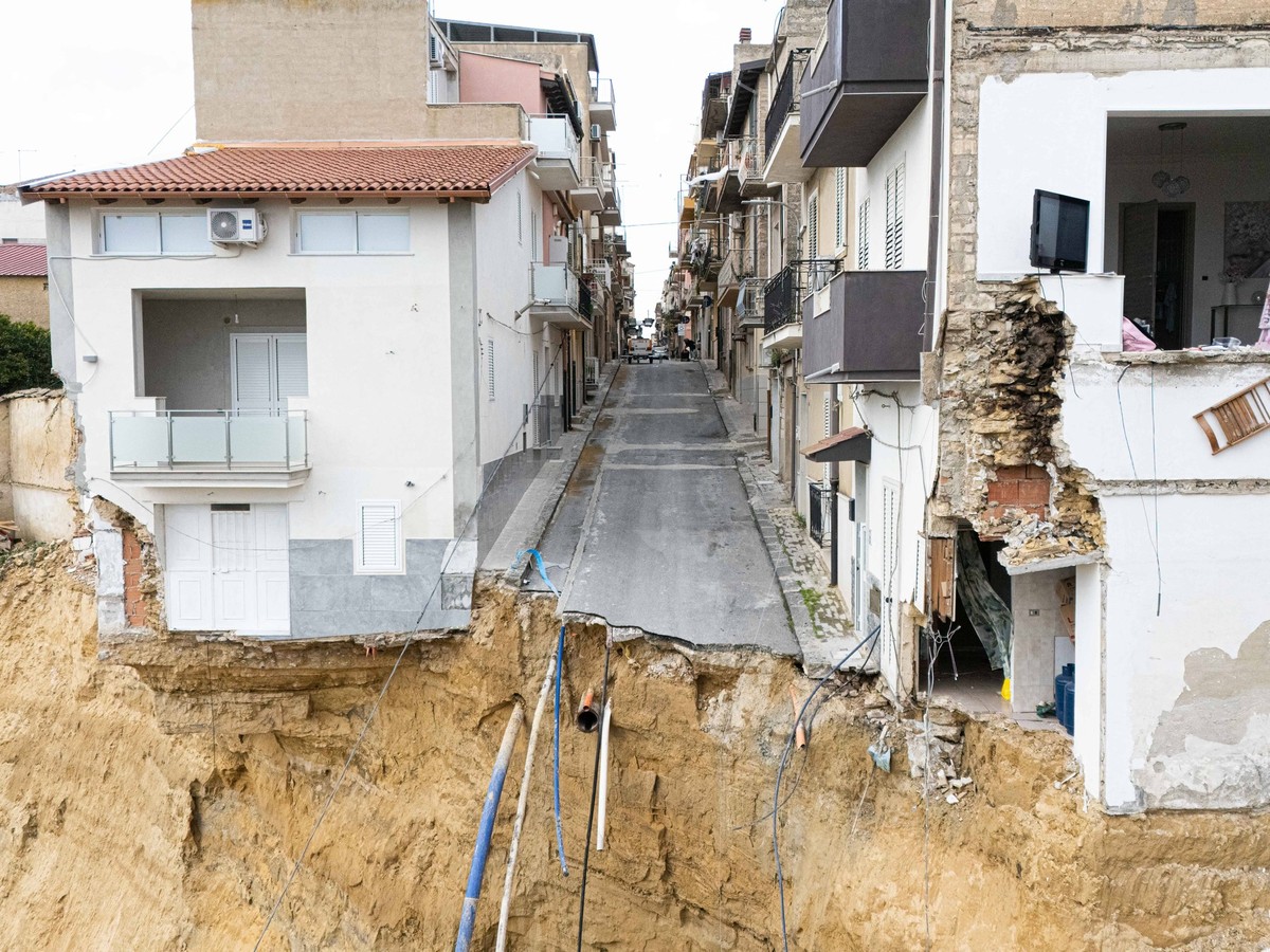 Sicily Landslide Forces Evacuation of 1,500 - Italy Homes at risk and roadways damaged in the area affected by the landslide in Niscemi in Italy on January 28, 2026. Photo by Andrea Petrelli/IPA/ABACA ...