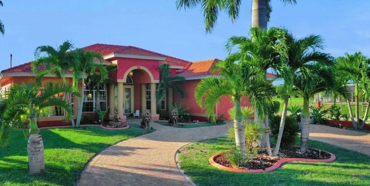 L'ex-cadre des CFF avait acheté avec son épouse de l'époque une maison en Floride pour 480 000 dollars. Des photos tirées d'une annonce immobilière qu'il a publiée témoignent de so ...