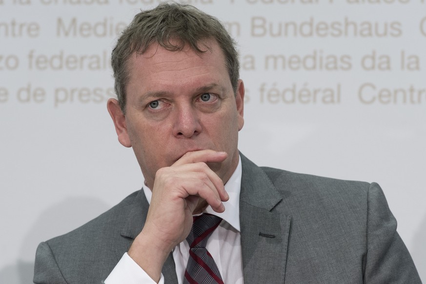 Casimir Platzer, Praesident GastroSuisse, wirbt im Namen von GastroSuisse fuer die Volksinitiative &quot;Schluss mit der MwSt-Diskriminierung des Gastgewerbes&quot; am Freitag, 15. August 2014, in Ber ...