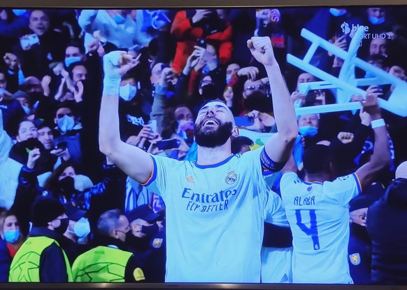 Hattrick nach der Pause! Benzema dreht das Spiel für Real Madrid\nAlabas Klappstuhl Jubel ist ja das geilste ever 😂😂