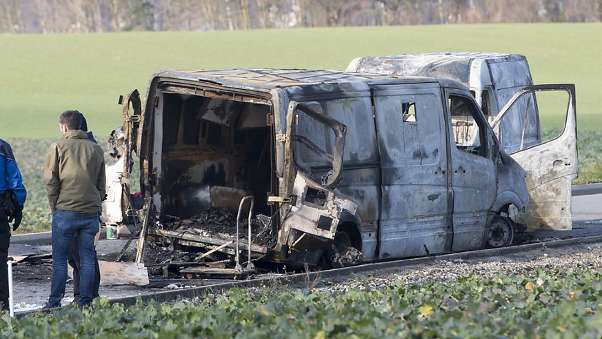 Der Versicherer der Geldtransporte der Post in der Westschweiz zieht Konsequenzen aus dem bewaffneten Raubüberfall von Anfang Dezember in Daillens VD und kündigt den Versicherungsschutz per sofort. (A ...