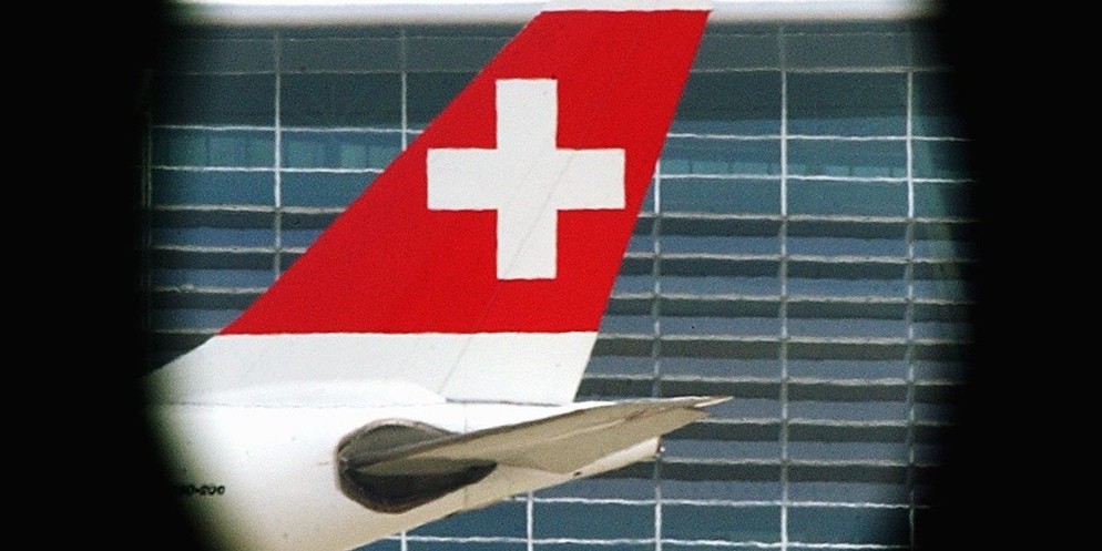 Viele Ferienhungrige erlebten heute eine böse Überraschung. Die Swiss streicht hundert Flüge. Davon betroffen sind 30'000 Passagiere. Der Grund dafür ist, dass die Swiss zu wenig Personal hat.