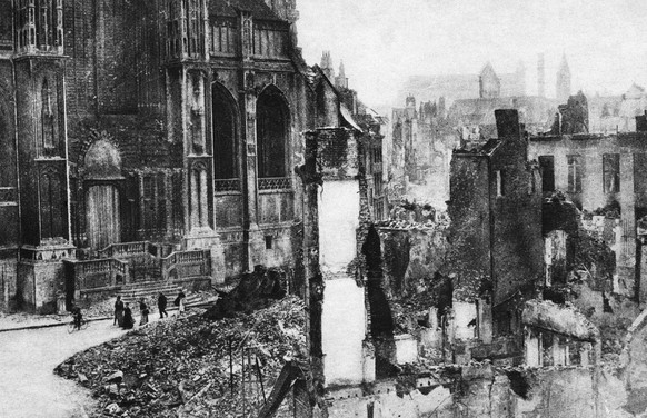 WORLD WAR I: LEUVEN. The Cathedral of St. Pierre in Leuven, Belgium, destroyed by German fire in 1914. Photograph, c1915. PUBLICATIONxNOTxINxUSAxCANxUKxFRAxESPxJPN Copyright: xGRANGERx/xGRANGERx 04083 ...