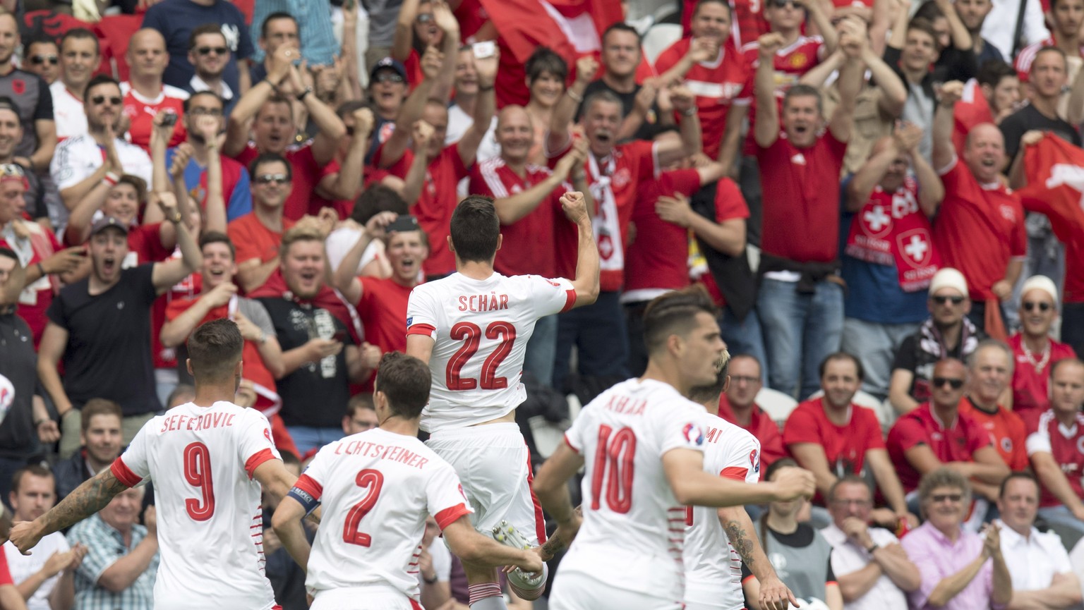 Schär lässt gegen Albanien Fans und Teamkollegen jubeln.
