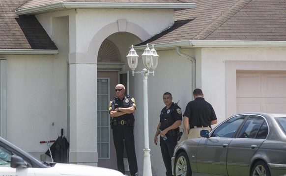 epa05359734 Police stand outside a home related to suspected Orlando club shooter Omar Mateen in Port St. Lucie, Florida, USA, on 12 June 2016. At least 50 people were killed and many others injured i ...