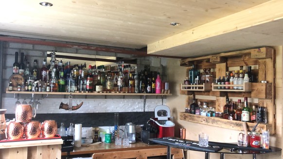 Zeig&#039; uns deine Hausbar, und wir sagen dir, welche Cocktails du dir machen kannst
Hmmh... bizeli zu viel zum auflisten ЁЯШЬ