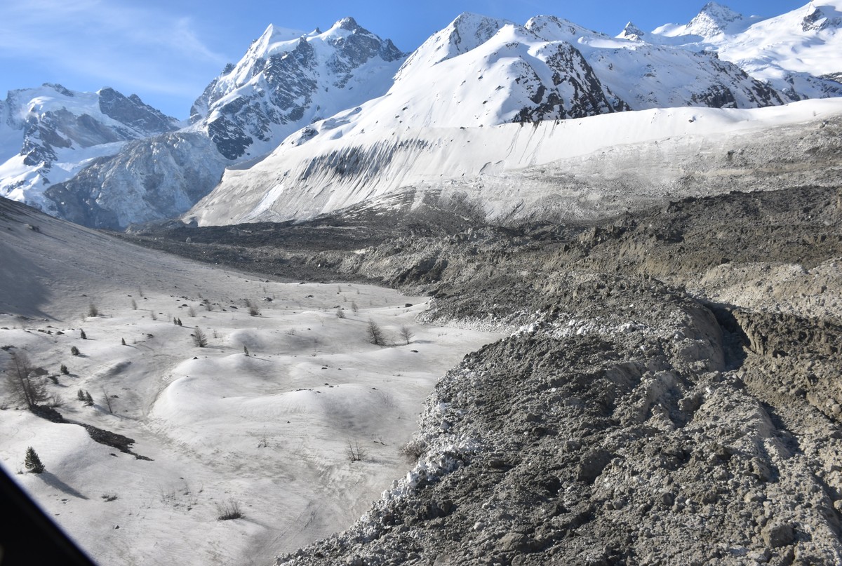 HANDOUT - Bergsturz am Piz Scerscen im Val Rosegg bei Pontresina, Blick aus dem Helikoter, aufgenommen am Sonntag, 14. April 2024 in Val Rosegg. Am Sonntagmorgen ereignete sich ein Felssturz am Piz Sc ...
