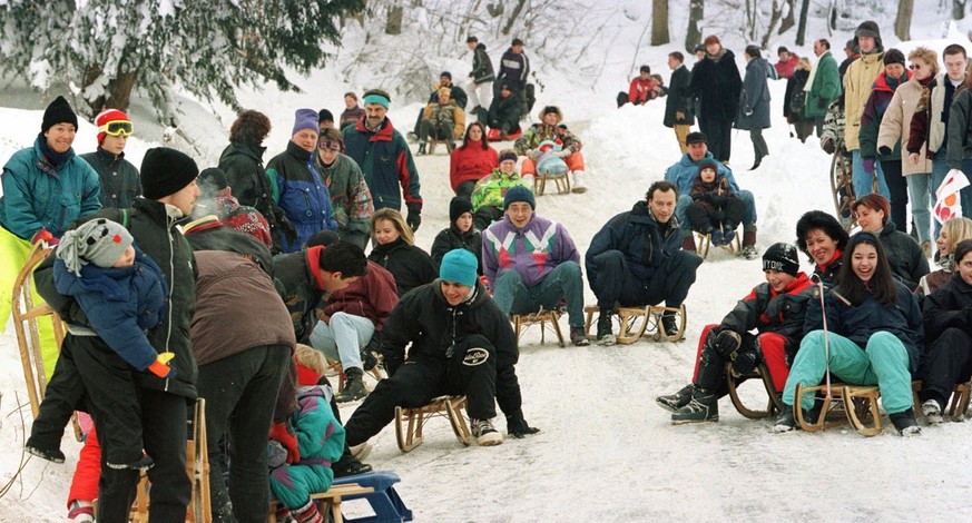 Wen wunderts - Grossandrang heute Sonntag, 14. Februar 1999 auf dem Zuercher Hausberg, dem Uetliberg. An den einen und anderen Stellen wurde es da schon ein bisschen knapp im Platz, dafuer hatte es zu ...