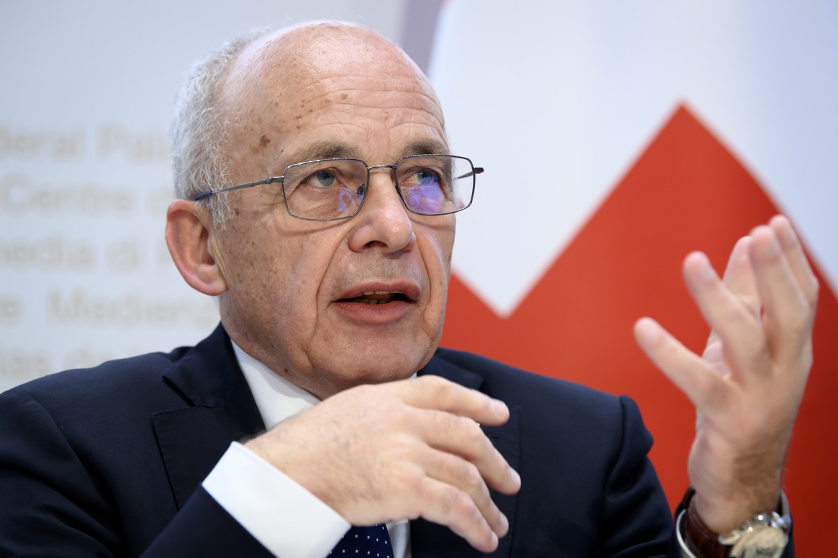 Bundesrat Ueli Maurer spricht an einer Medienkonferenz des Bundesrates am Mittwoch, 18. November 2020, im Medienzentrum Bundeshaus in Bern. Auch in der zweiten Coronavirus-Welle kommt der Zivilschutz  ...