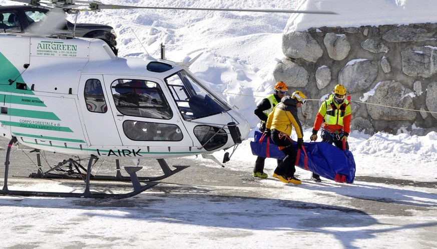 epa07342661 Recovery operations underway for the bodies of three free riders killed in an avalanche in Val Veny, identified as two British and a French, near the Alpine resort of Courmayeur, northwest ...