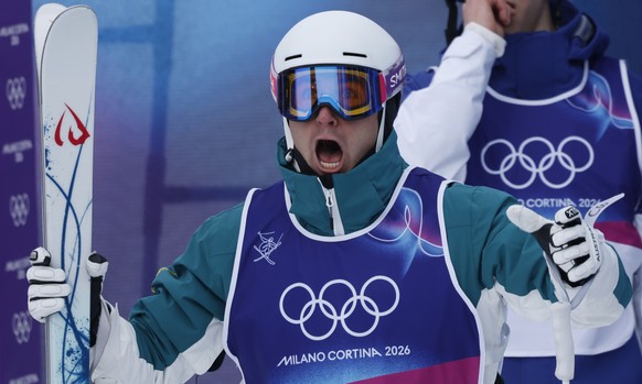 <p>Waaaas?! Cooper Woods ist völlig baff, dass er soeben Olympiasieger auf der Buckelpiste geworden ist.</p>