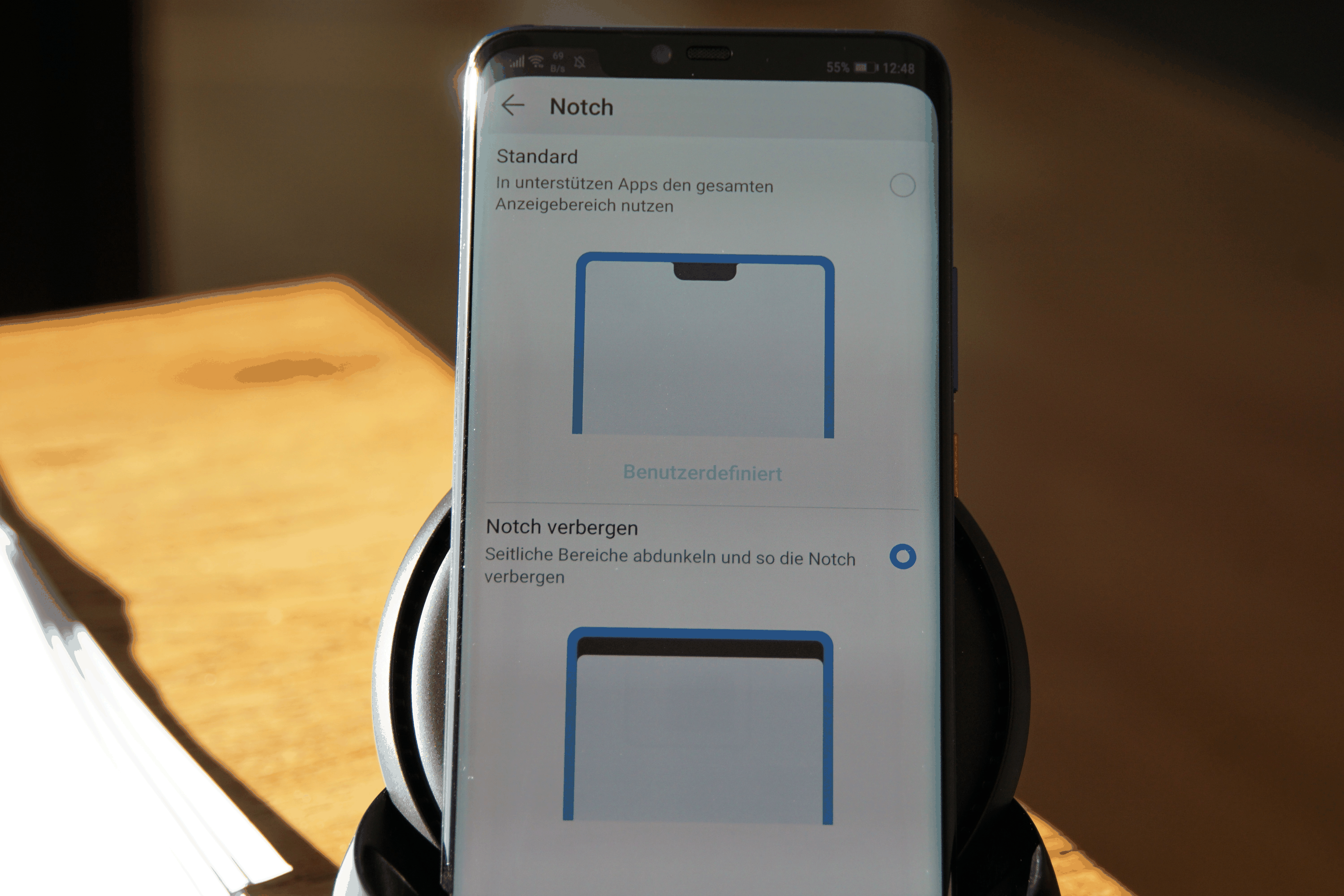 Die sogenannte Notch (Aussparung im Display für Kamera und Sensoren) lässt sich verbergen.&nbsp;