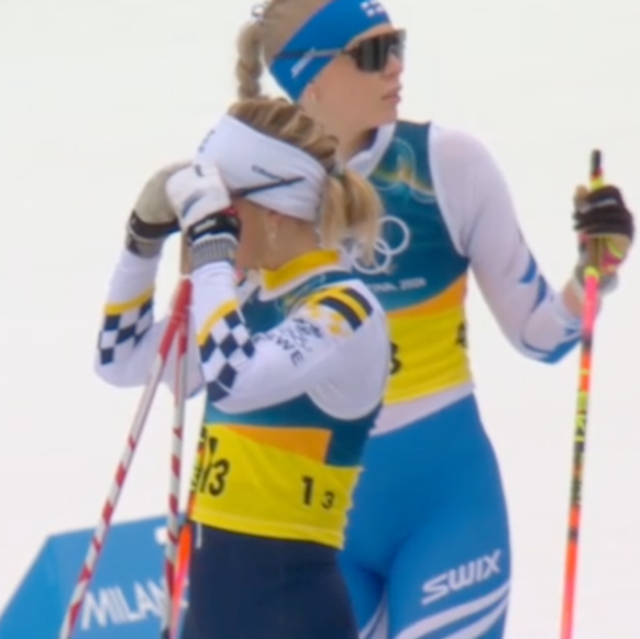 Ebba Andersson stürzt in der Langlauf-Staffel bei Olympia 2026 spektakulär