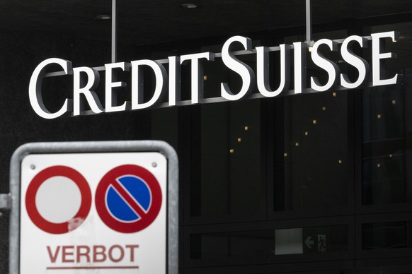 Das Logo der Schweizer Bank Credit Suisse an einem Gebaeude in Zuerich Oerlikon, aufgenommen am Montag, 21. Februar 2022. (KEYSTONE/Ennio Leanza).