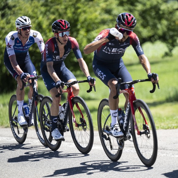 epa10011070 British rider Adam Yates (2-L) of the Ineos Grenadiers team in action during the second stage of the 85th Tour de Suisse UCI ProTour cycling race over 198km from Kuesnacht to Aesch, Switze ...