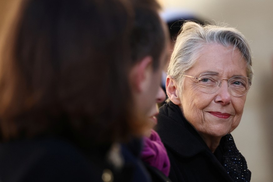 epa11058592 French Prime Minister Elisabeth Borne attends a national tribute ceremony for late French politician and former European Commission President Jacques Delors in the courtyard of the Hotel d ...