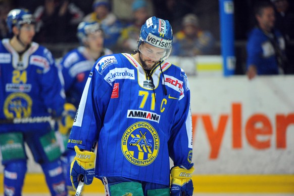 Stephan Tschannen mit hängendem Kopf.