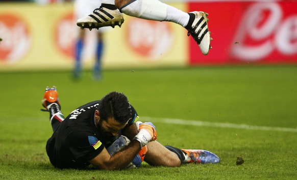 Football Soccer - Italy v Germany - International Friendly Match - San Siro Stadium, Milan, Italy - 15/11/16 - Italy&#039;s Gianluigi Buffon in action. REUTERS/Alessandro Garofalo