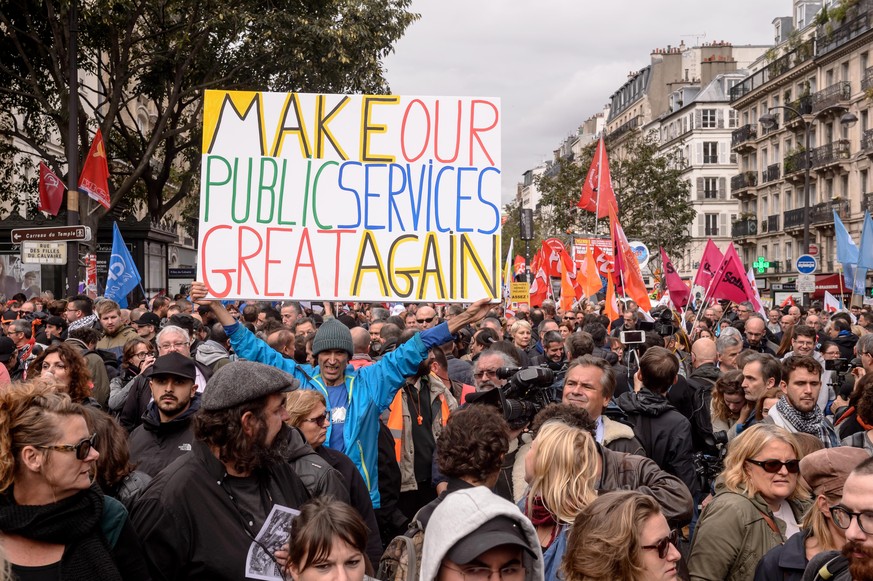 epa06256814 Public workers unions demonstrate in Paris, France, 10 October 2017. Unions called a national day of demonstrations to protest against the labor law reform bill. EPA/CHRISTOPHE PETIT TESSO ...