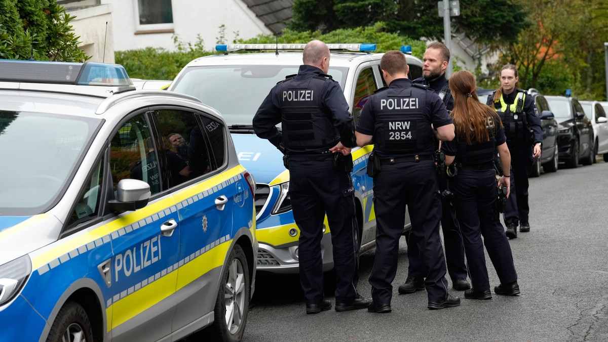 Police officers stand at a street in Herdecke, Germany, Tuesday, Oct. 7, 2025, after the newly elected mayor of Herdecke, Iris Stalzer, has been found critically injured in her apartment. (AP Photo/Ma ...