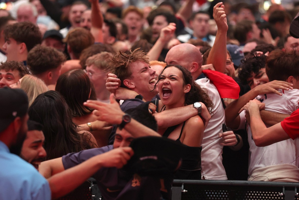 Fans watching England v Slovakia - EUFA Euro 2024 England fans at BOXPark Wembley in London celebrate after England s Harry Kane scores their side s second goal during a screening of the UEFA EURO, EM ...