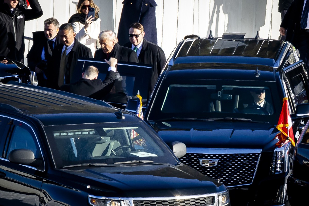 US President Donald Trump walks out of the Marine One helicopter as he arrives for the 56th annual meeting of the World Economic Forum, WEF, in Davos, Switzerland, on Wednesday January 21, 2026. The m ...