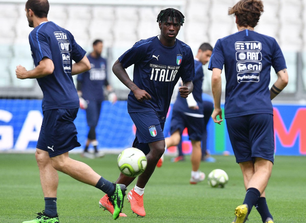 Italy's Moise Kean, center, looks at the ball during a training session ahead of Tuesday's Euro 2020 group J qualifying soccer match against Bosnia Herzegovina, at the Allianz Stadium in Tur ...