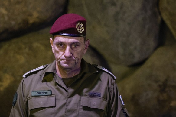 epa11320985 Chief of the General Staff of the Israel Defense Forces (IDF), Herzi Halevi attends a wreath-laying ceremony marking Israel&#039;s national Holocaust Remembrance Day in the Hall of Remembr ...