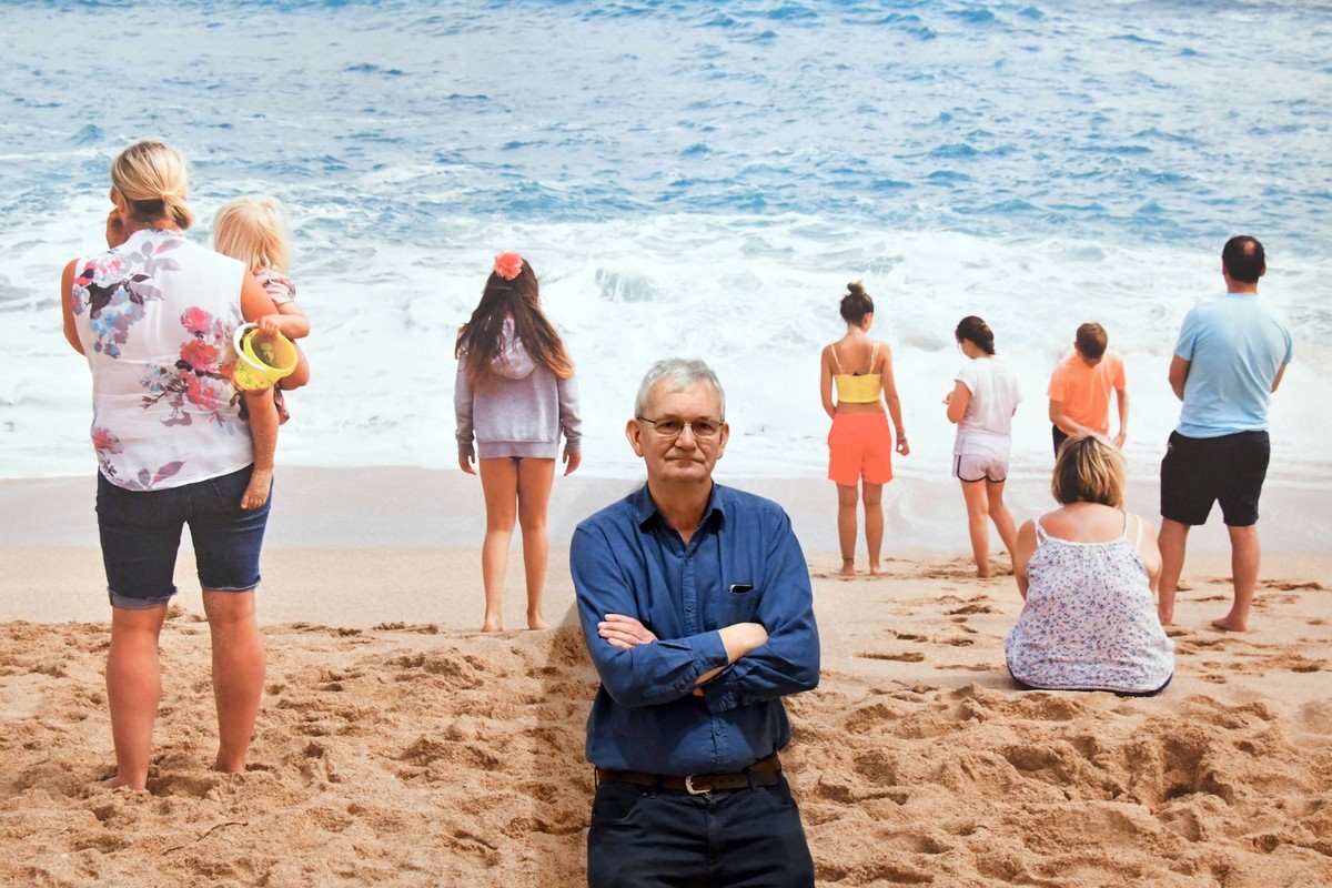 Martin Parr exhibition Only Human at National Portrait Gallery Martin Parr s new and previously unseen photographs of Brexit Britain go on display in major new exhibition Only Human at National Portra ...