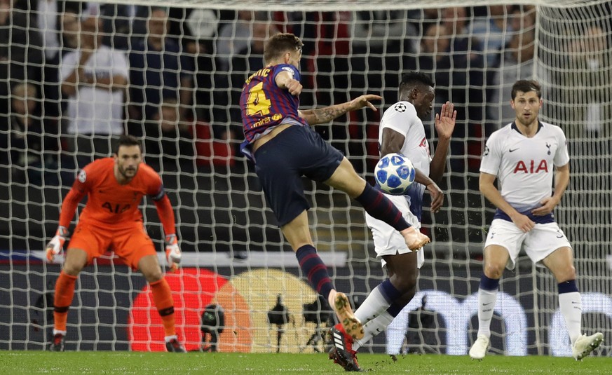 Barcelona midfielder Ivan Rakitic, center, scores his side&#039;s second goal during the Champions League Group B soccer match between Tottenham Hotspur and Barcelona at Wembley Stadium in London, Wed ...