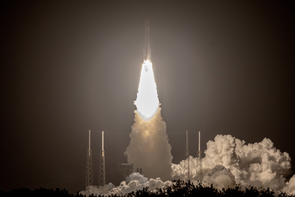 epa11063842 The United Launch Alliance Vulcan Centaur rocket, part of the Astrobotic's Peregrine Mission One, lifts off from Space Launch Complex 41 at Kennedy Space Center in Merritt Island, Flo ...