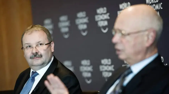 Gelten als «Davos-Garanten»: WEF-Geschäftsführer Alois Zwinggi (l.) geht Anfang 2027 in Pension, Präsident Klaus Schwab ist bereits zurückgetreten.