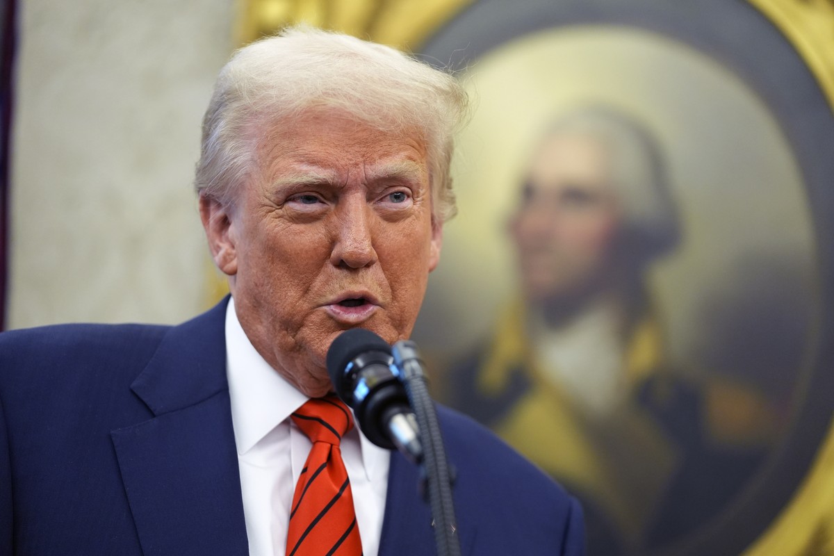 President Donald Trump speaks before Pam Bondi is sworn in as Attorney General by Supreme Court Associate Justice Clarence Thomas, in the Oval Office of the White House, Wednesday, Feb. 5, 2025, in Wa ...