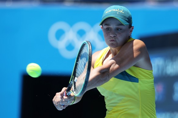 epa09363113 Ashleigh Barty of Australia in action against Sara Sorribes Tormo of Spain in a Women&#039;s Singles First Round match during the Tennis events of the Tokyo 2020 Olympic Games at the Ariak ...