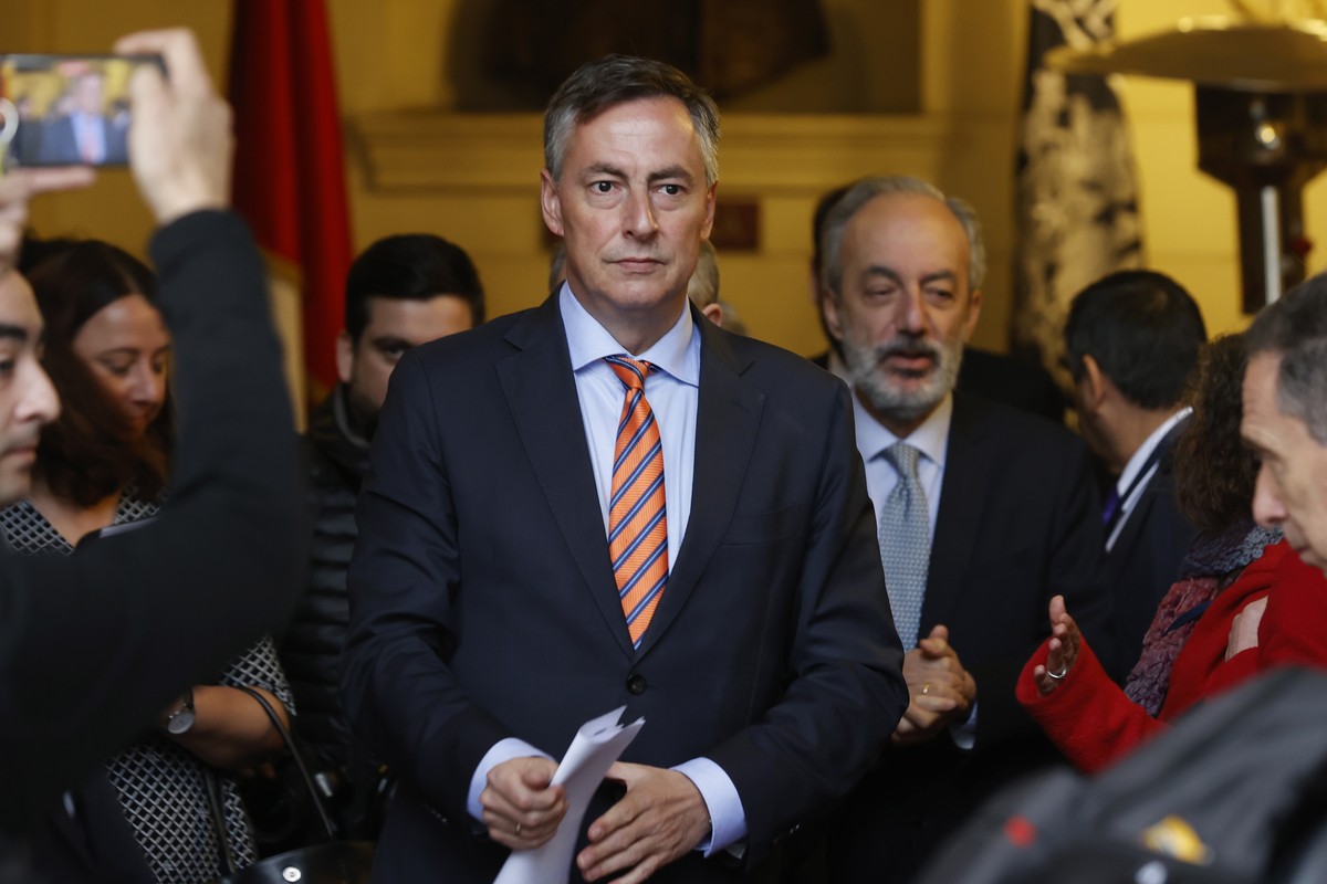 epa10701874 The German MEP of the European People's Party, David McAllister, heads the Delegation of the Foreign Affairs Committee, during a joint statement with the President of the Senate, Juan ...