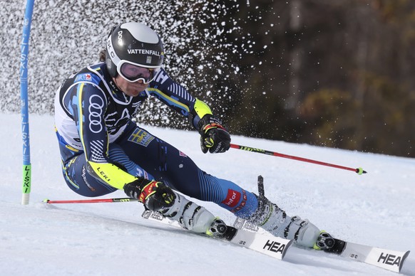 Sweden Mattias Roenngren speeds down the course during a parallel slalom, at the alpine ski World Championships, in Cortina d&#039;Ampezzo, Italy, Tuesday, Feb. 16, 2021. (AP Photo/Marco Trovati)