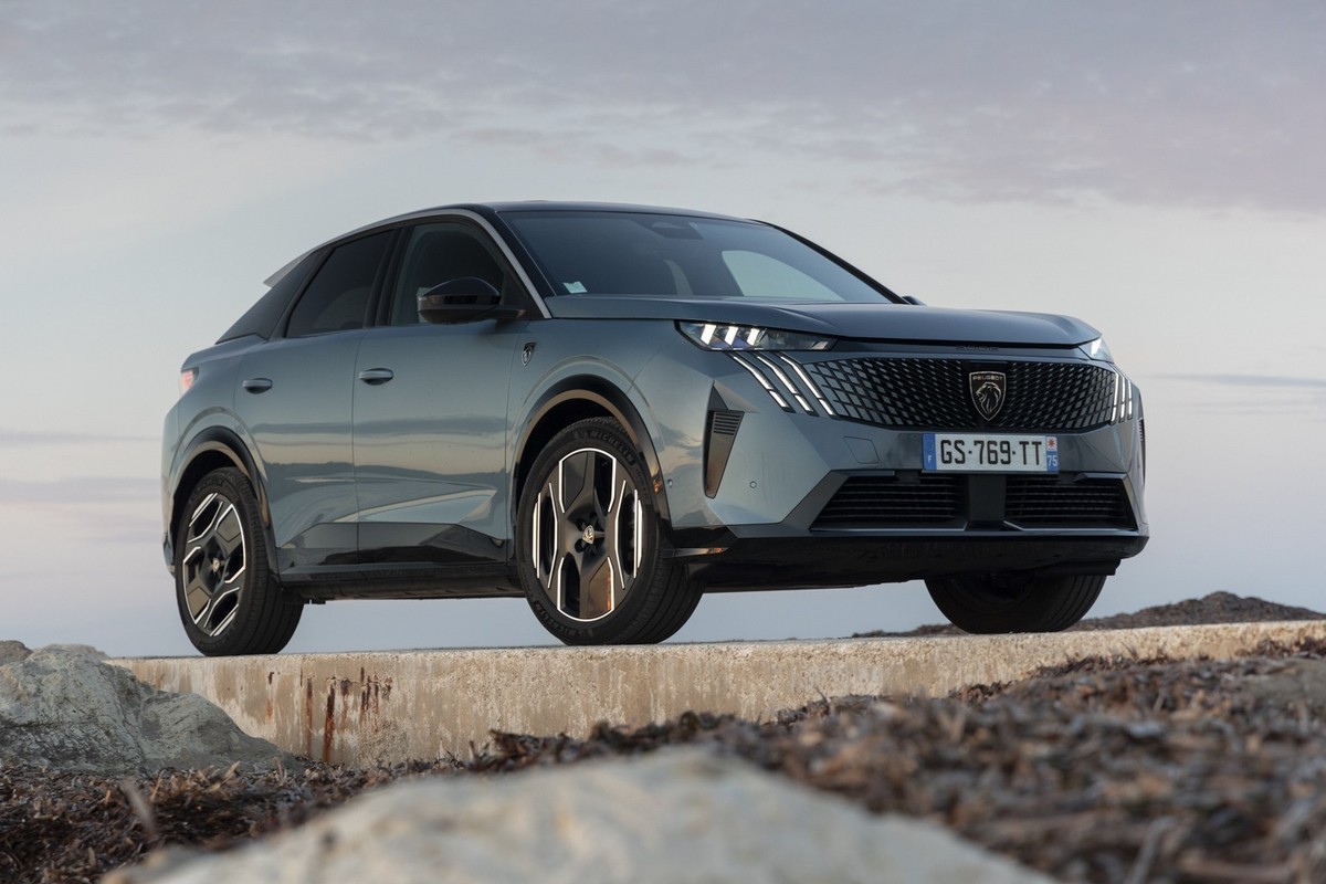 Peugeot e-3008