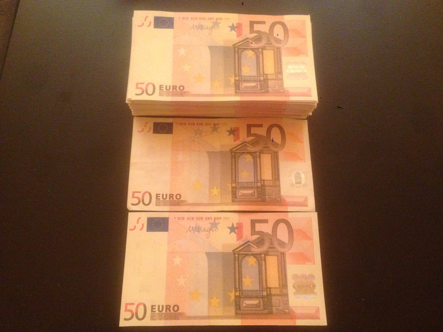 Bündelweise 50-Euro-Noten: Verkäuferfoto aus einem Darknet-Market.