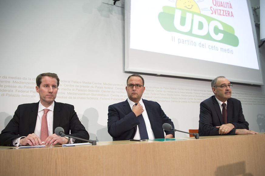 Thomas Aeschi (ZG), Norman Gobbi (TI) und Guy Parmelin (VD) präsentieren sich den Medien. (v. l. n. r.)