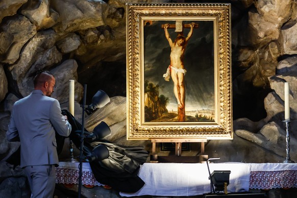 epa12385440 The &#039;Le Christ en croix&#039; (Christ on the Cross) painting by Peter Paul Rubens on display inside Eglise Saint Roch in Paris, France, 17 September 2025. A long-lost painting, a 1613 ...