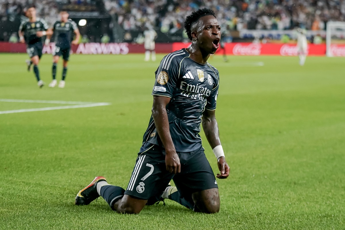 epa12200205 Vinicius Junior of Real Madrid reacts after scoring the 1-0 goal against FC Salzburg during the FIFA Club World Cup 2025 match between FC Salzburg and Real Madrid in Philadelphia, Pennsylv ...