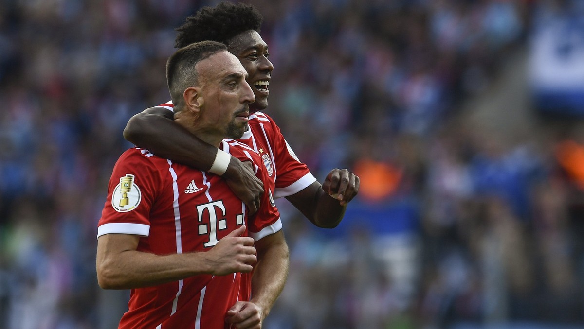 epa06140245 Bayern's Franck Ribery (C) celebrates with teammate David Alaba (back) after he scored against Chemnitzer FC during the German DFB Cup first round match between Chemnitzer FC and FC B ...