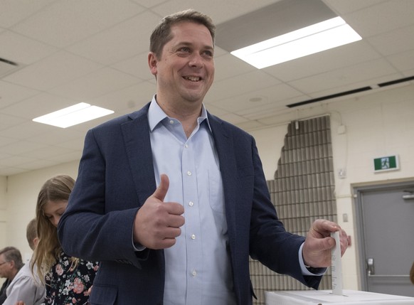 Conservative leader Andrew Scheer gives the thumbs up as he casts his ballot at a polling station in his riding in Regina, Saskatchewan, Monday, Oct. 21, 2019. (Adrian Wyld/The Canadian Press via AP)