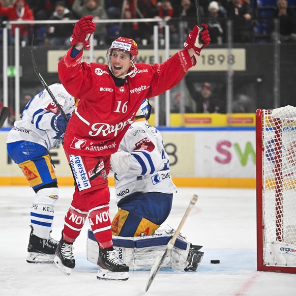 Tanner Fritz (SCRJ) bejubelt das 3-2 durch Nicklas Jensen (SCRJ) (nicht im Bild) gegen Torhueter Leonardo Genoni (EVZ), im Eishockeyspiel der National League zwischen den Rapperswil-Jona Lakers und de ...
