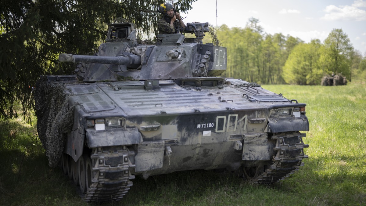 Offiziere-fordern-100-000-000-000-Franken-f-r-die-Schweizer-Armee