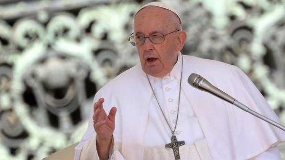 epa10677488 Pope Francis presides over the weekly General Audience in St. Peter's Square, Vatican City, June 7, 2023. At the conclusion of the General Audience, Pope Francis was admitted to the Gemell...